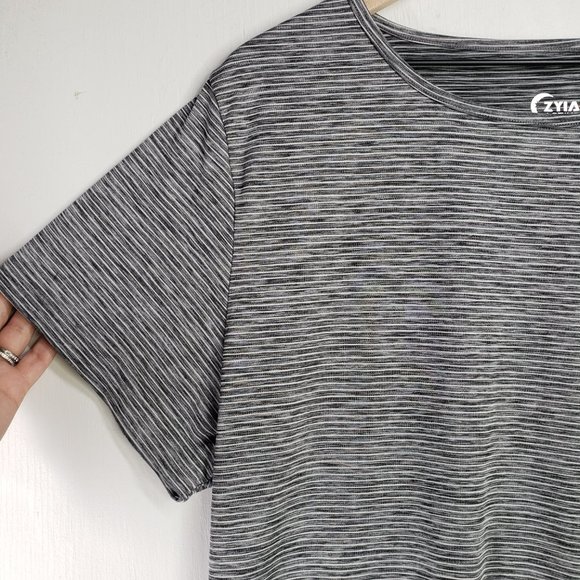 ZYIA Fitted Black and Gray Short Sleeve Tee - Picture 4 of 7